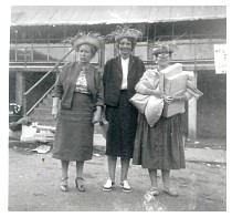 senior trip 1955.jpg